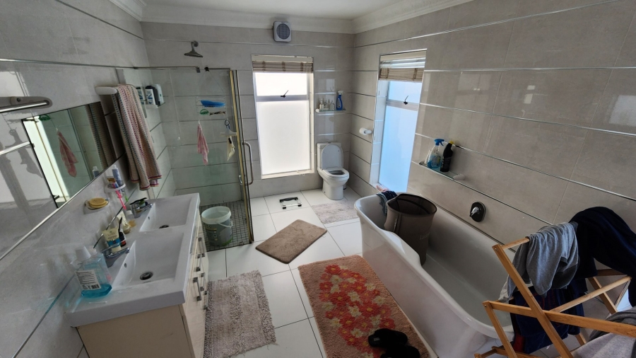 4 Bedroom Property for Sale in Marina Martinique Eastern Cape